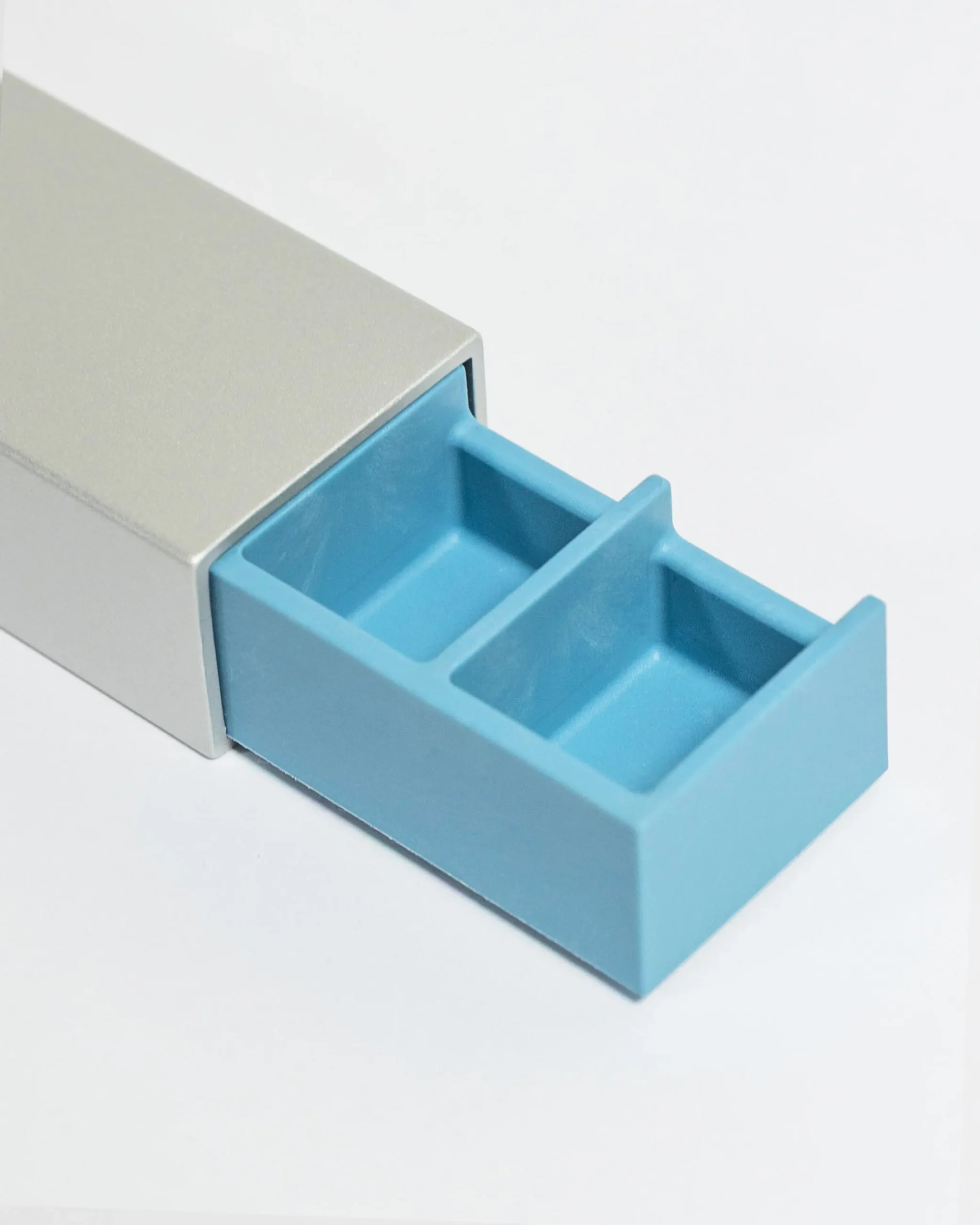 Monolith L Pillendose -Silberblau